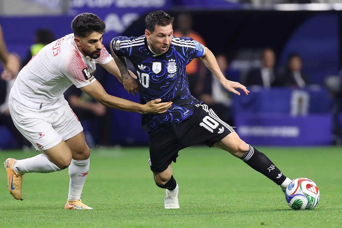 FOTO: Messi Cetak Gol Argentina Taklukkan Yordania