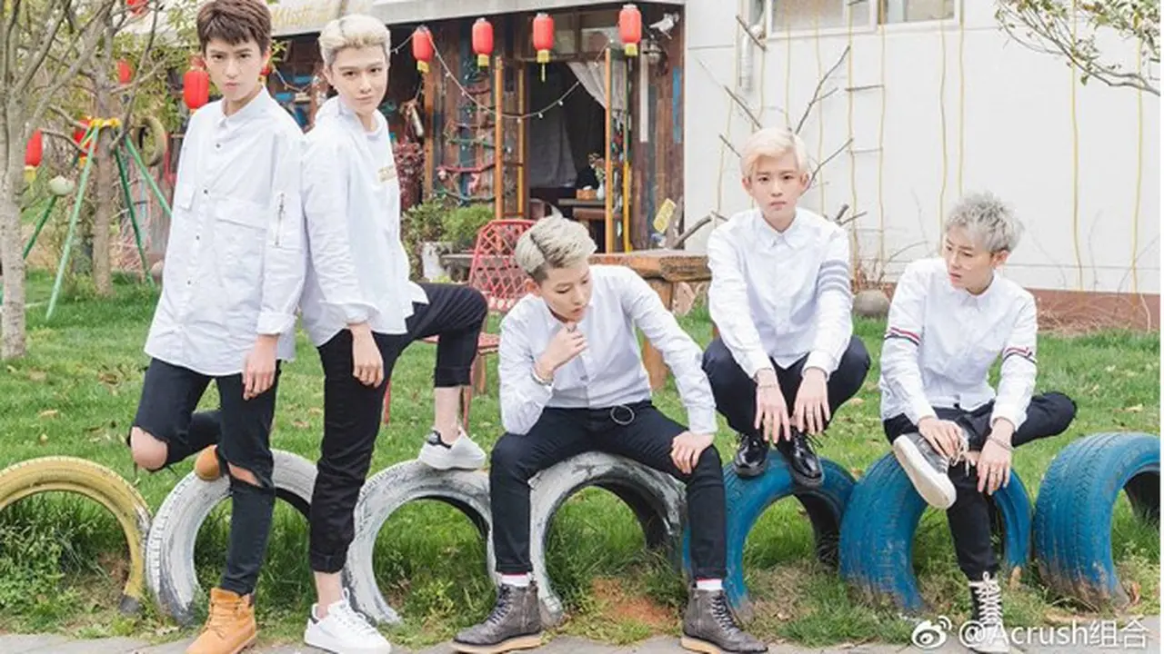 Aneh, Boy Band Keren Ini Ternyata Anggotanya Cewek Semua