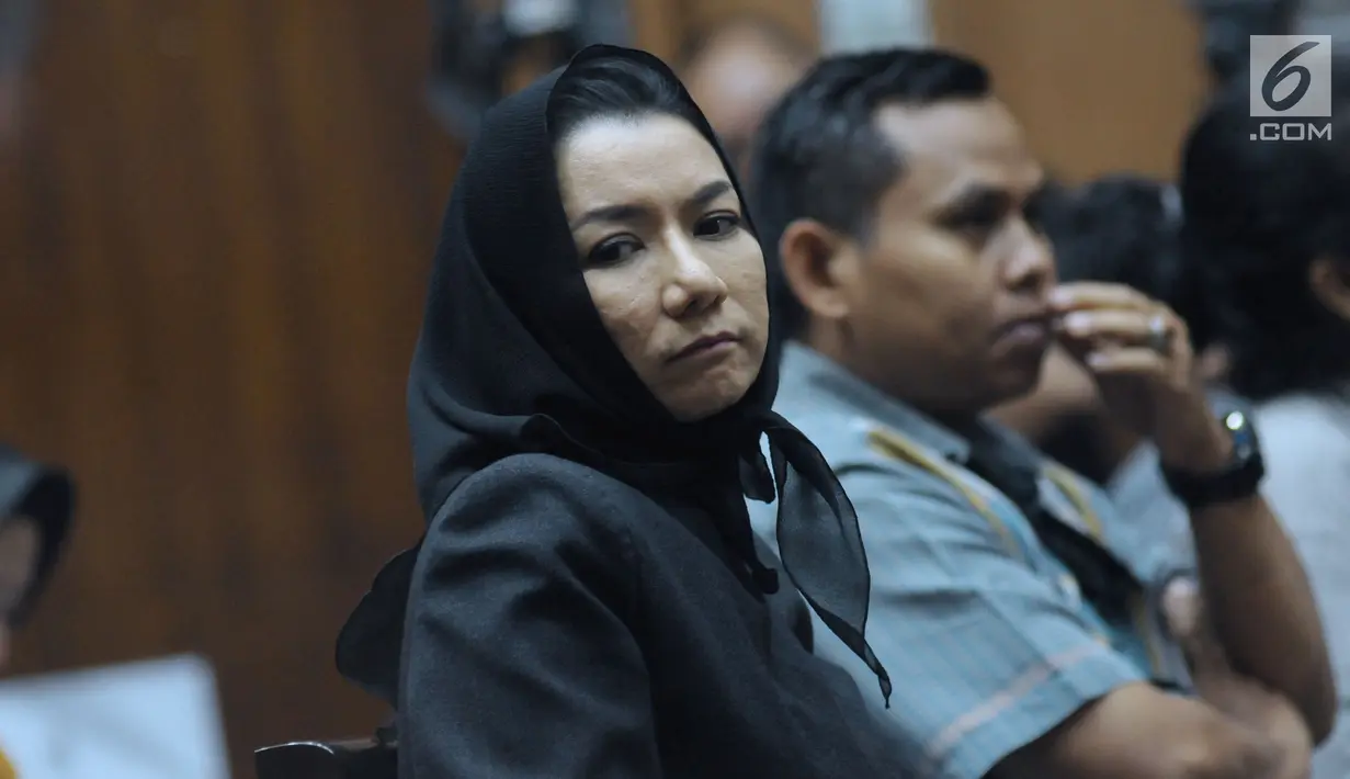 Rita Widyasari saat menyaksikan sidang lanjutan terdakwa suap pemberian izin lokasi perkebunan di Kutai Kartanegara, Hery Sutanto Gun di Pengadilan Tipikor, Jakarta, Selasa (27/3). Sidang mendengar keterangan saksi. (Liputan6.com/Helmi Fithriansyah)