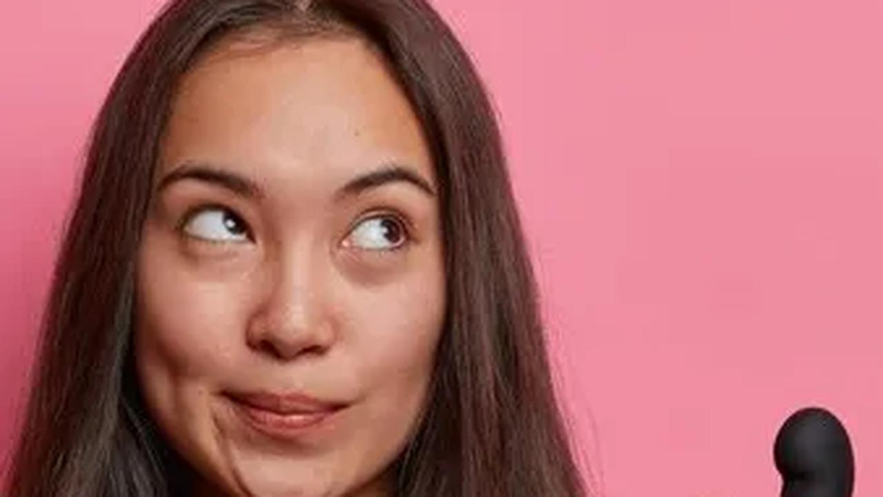 "Jika pengguna vibrator biasa berhubungan seks atau masturbasi tanpa vibrator dan menyadari bahwa mereka lebih sulit mencapai orgasme, maka mereka harus menggunakannya," kata Eyvazzadeh.