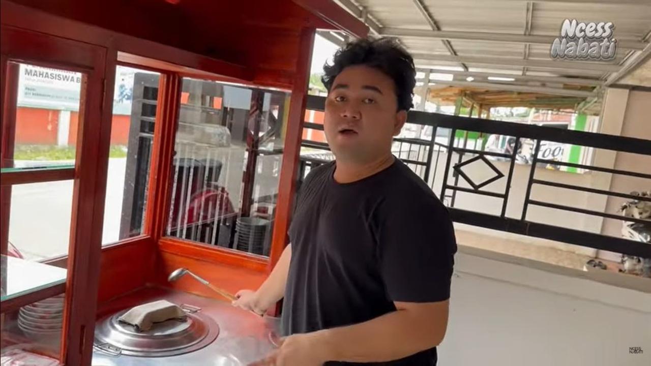 Ncess Nabati Pulang Kampung Buka Bisnis Jualan Bakso 'Enggak Ngambil Untung, Ngambilnya Pahala