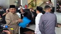 Mantan Menag Yaqut Bawa Map Biru saat Pemeriksaan Korupsi Kuota Haji di KPK