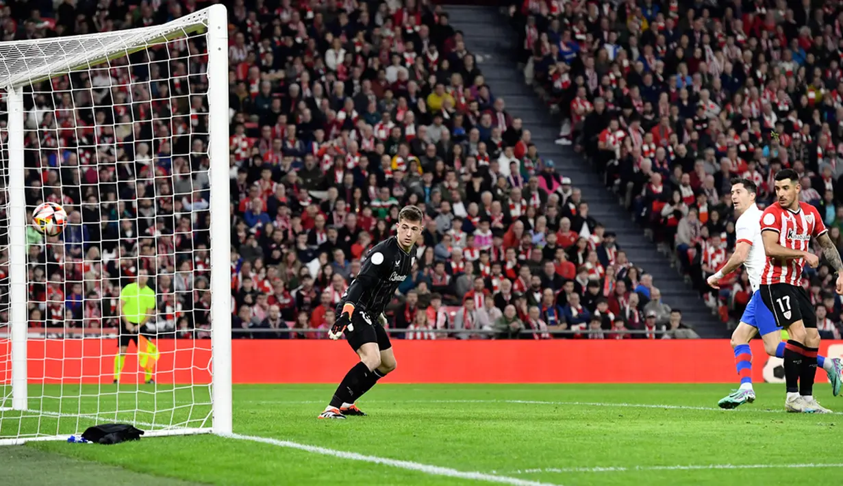 Barcelona sempat berbalik unggul berkat gol-gol dari Robert Lewandowski dan Lamine Yamal. (AP Photo/Alvaro Barrientos)