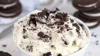 Oreo Salad. (Sumber: bitzandgiggles.com)