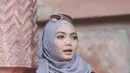 Presenter dan pemeran, Rina Nose. Sejak dirinya merasa mampu untuk membeli hewan kurban, ia selalu setiap tahun ikut berpartisipasi merayakan Idul Adha. Tahun ini, Rina menyerahkan sapi dan kambing, namun merahasiakan tempatnya. (Instagram/rinanose16)
