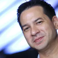 "Menjawab cuitan mas bro.. Bro AD emang benar, saya ngga tau banyak soal politik, makanya ngga niat mencalonkan diri.. Namun sebagai WNI, saya bebas berpendapat soal politik, apalagi kalau saya sebagai pendukung bapak Ahok," lanjutnya.  