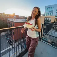 Sejak menikah dengan Maulana Kasetra, Enzy Storia tampak memiliki gaya busana yang sedikit berubah. [@enzystoria]