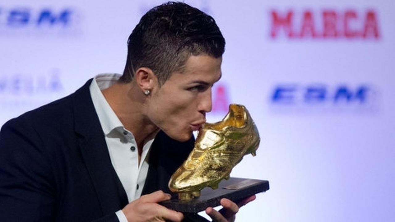 Menerima Sepatu Emas Keempat, Ronaldo Belum Puas