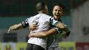 Pemain Persikabo 1973, Dimas Drajad, melakukan selebrasi bersama Ciro Alves usai mencetak gol kedua timnya ke gawang Barito Putera dalam laga pekan ke-4 BRI Liga 1 2021/2022 di Stadion Wibawa Mukti, Cikarang, Kamis (23/9/2021). Persikabo menang 3-0. (Bola.com/M Iqbal Ichsan)