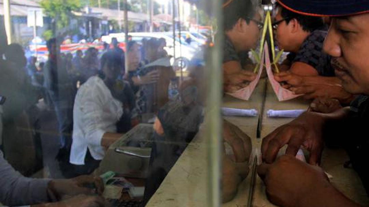 Calon pemudik rela antre tiket sejak pukul 4 pagi