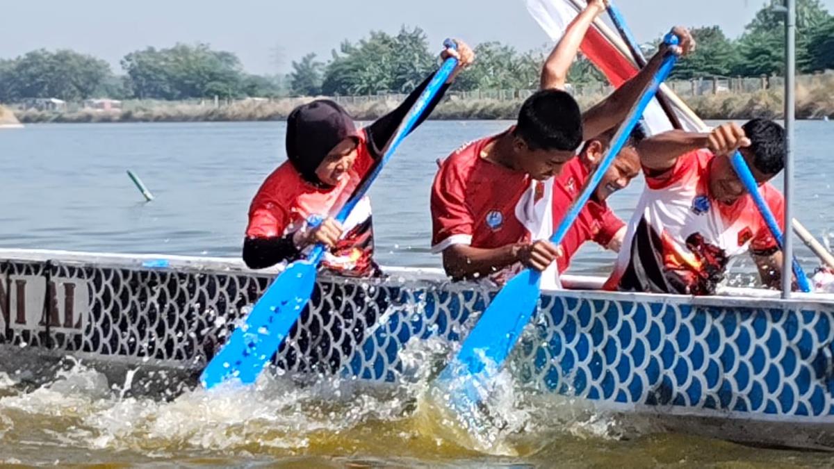 “Perahu Laganaga” Hadir di Peringatan HUT ke-80 RI: Filosofi Kekuatan, Kekompakan, dan Militansi di Atas Air
