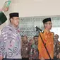 Deputi Penindakan KPK Brigjen Pol Firli (kiri) dan Direktur Penuntutan Supardi melakukan sumpah jabatan ketika pelantikan di gedung KPK, Jumat (6/4). Pelantikan dua pejabat baru ini dipimpin oleh Ketua KPK, Agus Rahardjo. (Liputan6.com/Herman Zakharia)