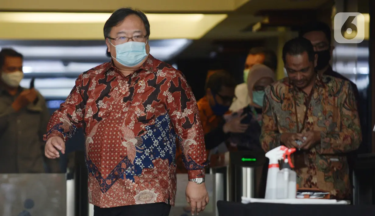 Menteri Riset dan Teknologi / Kepala Badan Riset Teknologi Inovasi Nasional (BRIN) Bambang Brodjonegoro usai melakukan pertemuan di gedung KPK, Jakarta, Selasa (16/6/2020). Pertemuan membahas mengenai hal terkait pendanaan penelitian riset teknologi inovasi. (merdeka.com/Dwi Narwoko)