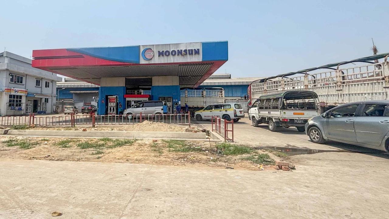 FOTO: Myanmar Batasi Pembelian BBM dan Terapkan Sistem Hari Bergantian