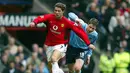 Debutnya di Derby Manchester terjadi saat Manchester United menang 3-1 atas tamunya Manchester City di pekan ke-16 Liga Inggris musim 2003/2004, 13 Desember 2003. Cristiano Ronaldo sendiri masuk sebagai pemain pengganti dan bermain selama 16 menit. (AFP/Steve Parkin)