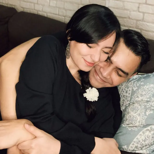 Hamil Setelah 7 Tahun Menunggu, Ini Potret 7 Mesra Asmirandah dan Suami saat Di Rumah