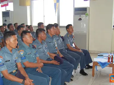 Prajurit KRI Dapatkan Materi Bertahan di Laut