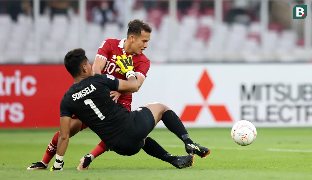 <p>Pemain Timnas Indonesia,&nbsp;Egy Maulana Vikri berusaha mengecoh penjaga&nbsp;gawang Kamboja, Keo Soksela dalam laga Grup A Piala AFF 2022 antara Timnas Indonesia melawan Timnas Kamboja yang berlangsung di Stadion Utama Gelora Bung Karno (SUGBK), Jumat (23/12/2022). (Bola.com/Bagaskara Lazuardi)</p>