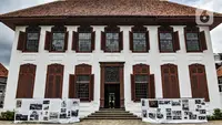 Koleksi foto arsip tentang sejarah Indonesia pada pameran Indonesia Bergerak 1900-1942 (Revamped) di Gedung Arsip Nasional Jakarta, Selasa (15/12/2020). Pameran menceritakan kiprah bangsa Indonesia serta para tokoh dalam masa pergerakan nasional hingga jelang kemerdekaan. (merdeka.com/Iqbal Nugroho)