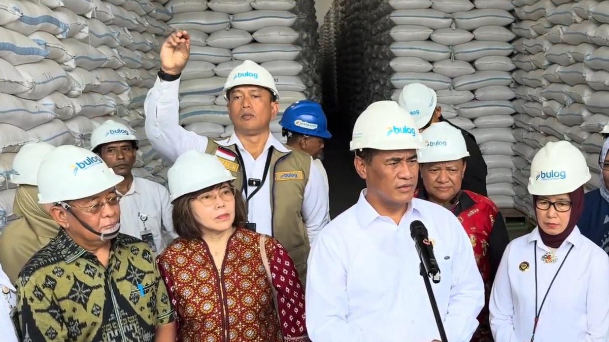 Momen Dirut Bulog Tegur Suara Berisik Saat Mentan Bicara