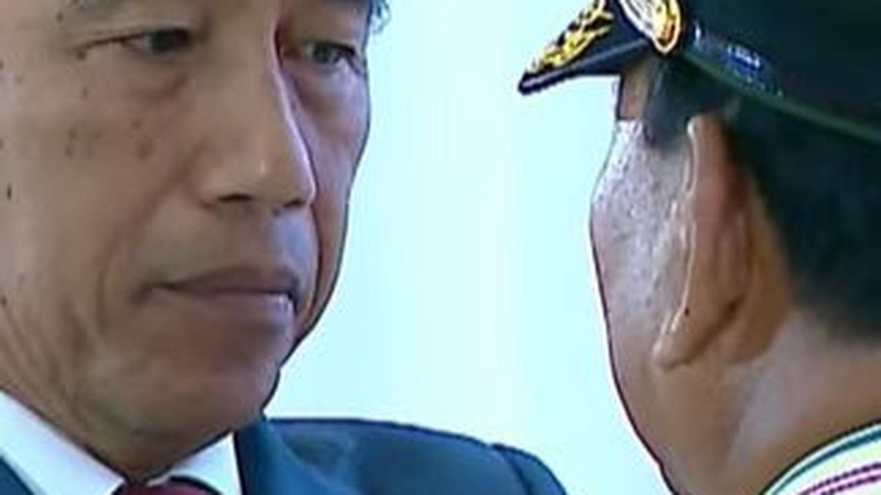 VIDEO: Berseragam Kebanggaan TNI AD, Prabowo Gagah Berdiri Samping Presiden Jokowi