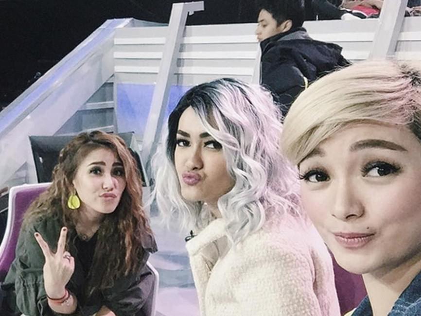 Menjadi momen yang sangat jarang terjadi, saat Cecepy berkumpul, mereka tidak membahas hal yang sedang menjadi omongan diantara mereka. Ketiganya hanya menikmati waktu berharganya itu dengan kebahagiaan. (Instagram/ayutingting_92)