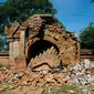 Salah satu stupa di Myanmar yang hancur akibat gempa. (Reuters)