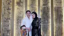 Dalam acara resepsi pernikahan putri Zulkifli Hasan dan Zumi Zola, Mulan Jameela mencuri perhatian dengan penampilannya yang elegan dan berkelas. [@mulanjameela1].