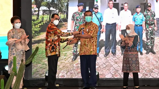 Menteri Perhubungan, Budi Karya Sumadi melepas masa tugas Dirjen Perhubungan Laut, Kemenhub, R. Agus H. Purnomo. (Dok Kemenhub)