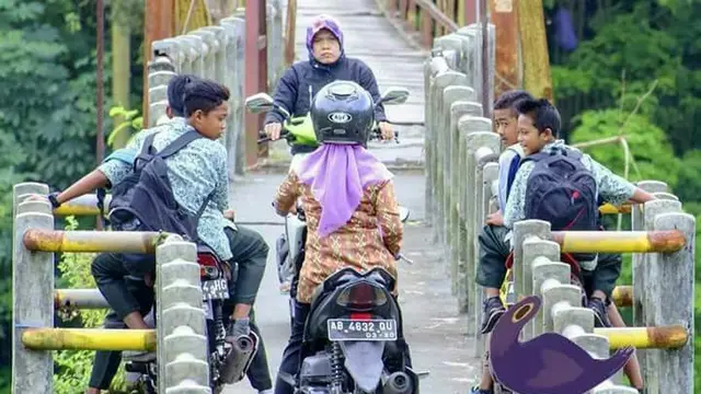 Kumpulan Emak-Emak Gegabah Menantang Pengguna Jalan Lain