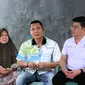 Eddy Wijaya bersama ibu yang viral.