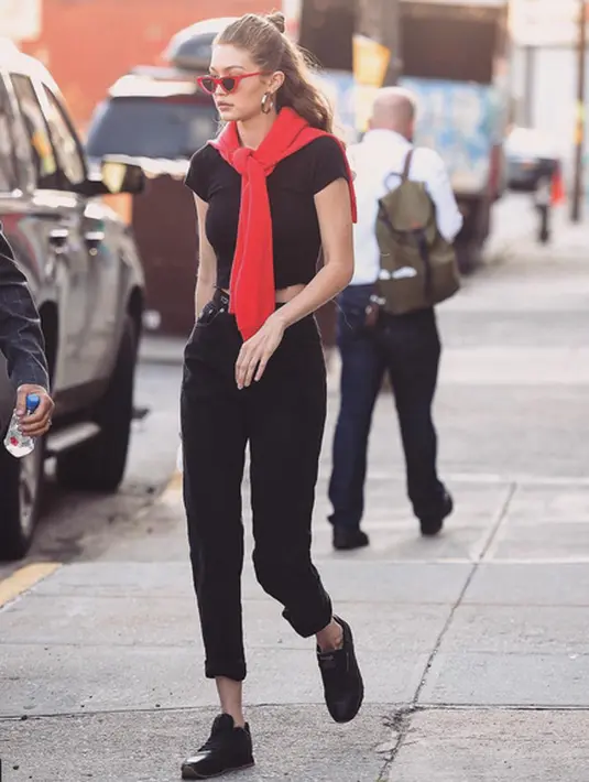 Meskipun hubungan keduanya sudah tidak asing lagi di mata publik, namun Zayn sampai saat ini masih merahasiakannya. Ia pun sangat meghindari kamera paparazzi yang bertebaran di mana-mana dan sulit untuk dihindari. (Instagram/gigihadid)