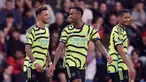 Pemain Arsenal Ben White (kiri) merayakan gol keempat timnya dalam pertandingan sepak bola Liga Inggris melawan Bournemouth di Stadion Vitality, Bournemouth, Inggris, Sabtu (30/9/2023). (Robbie Stephenson/PA via AP)