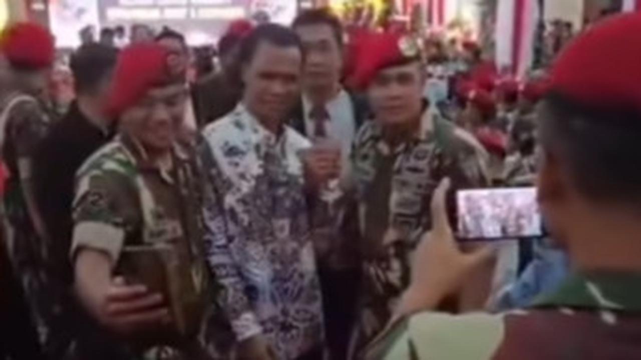 VIDEO: Danjen Kopassus sampai Minta Maaf Prajuritnya Foto-Foto Sama Hercules Bos GRIB Jaya