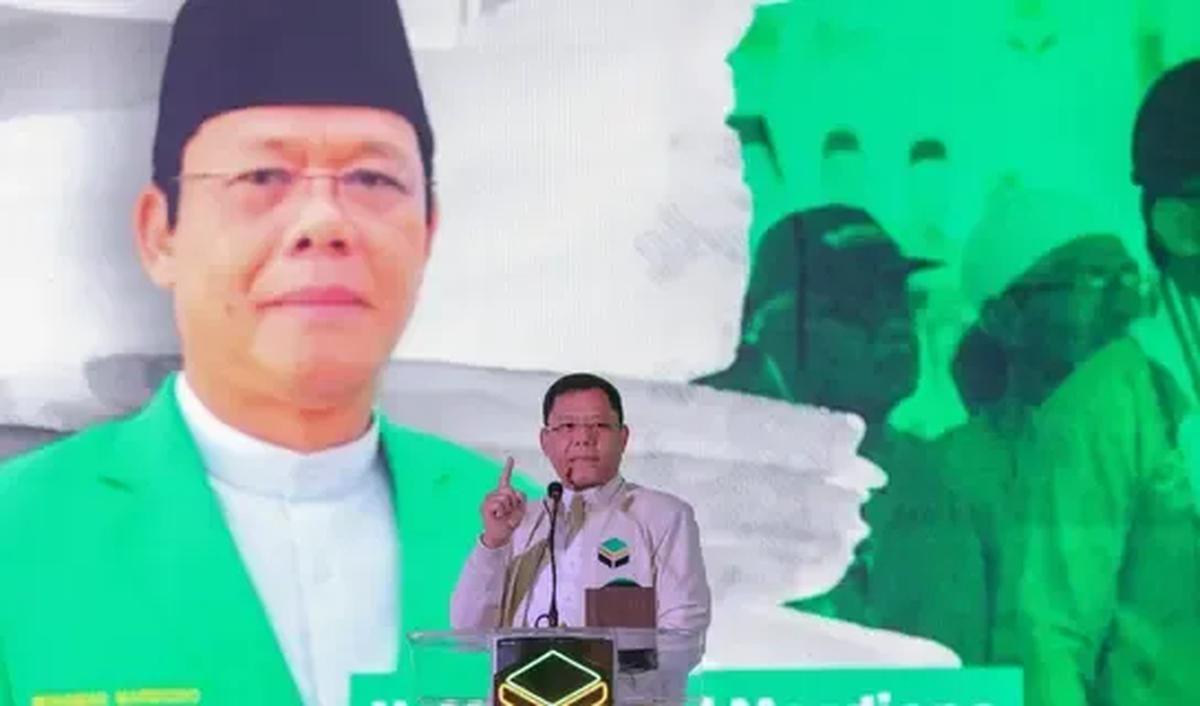 Kata dia, kalau hubungan PPP dan PDIP tidak setara, tentunya akan terus berantem. Lantaran, secara letak kantor saja sangat dekat.&nbsp;