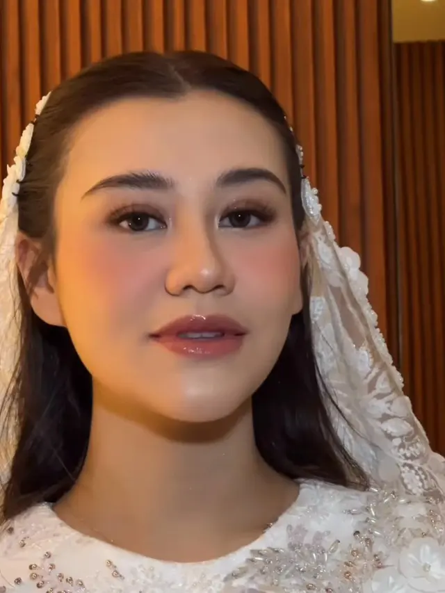 Rahasia Makeup Flawless Bumil Aaliyah Massaid di Tasyakuran 4 Bulan Kehamilan, Pancarkan Pregnancy Glow