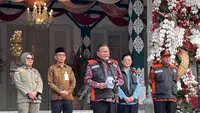 Gubernur DKI Jakarta Pramono Anung melepas bantuan kemanusiaan untuk masyarakat terdampak gempa bumi di Nusa Tenggara Timur (NTT). (Liputan6.com/Winda Nelfira)