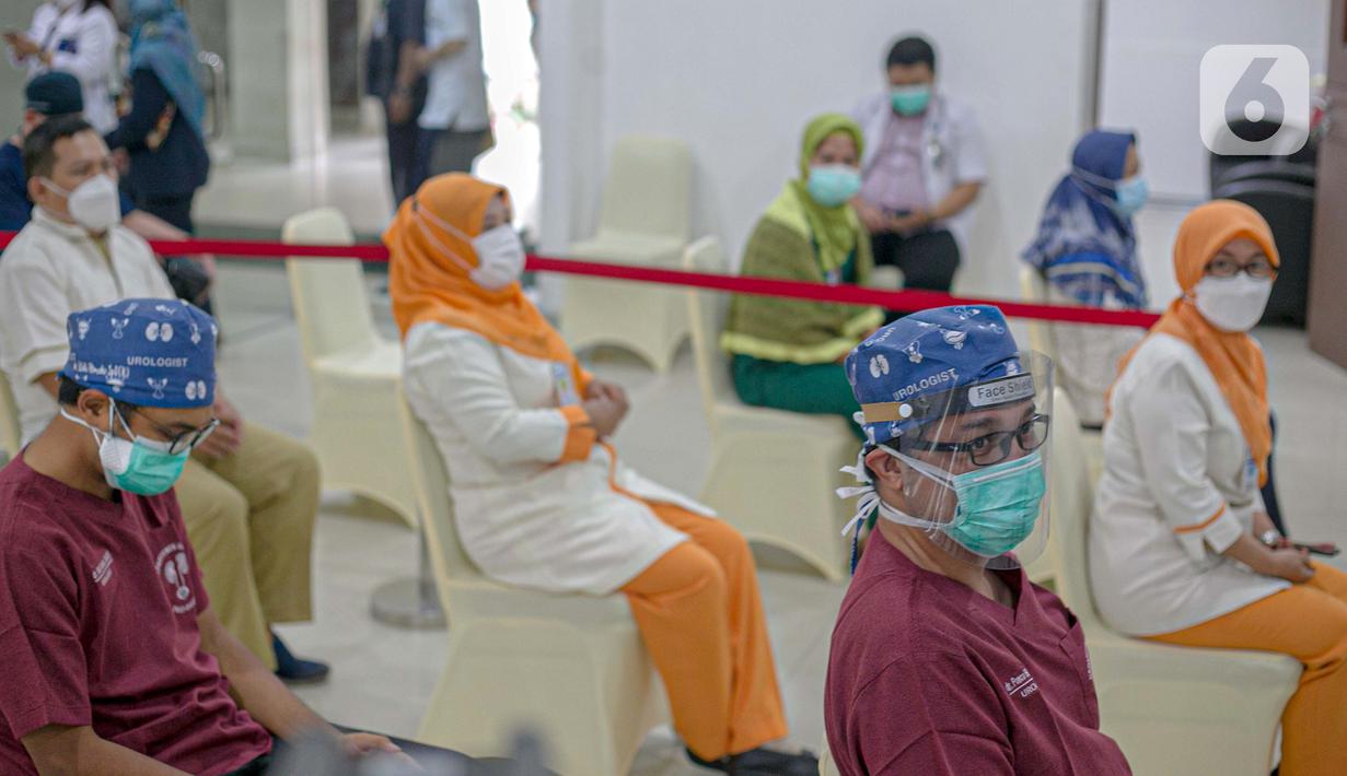 FOTO Tenaga Kesehatan Mulai Jalani Vaksinasi COVID  19 
