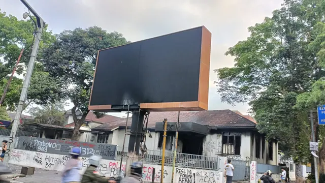 Kondisi gedung DPRD Jabar usai menjadi sasaran demonstran