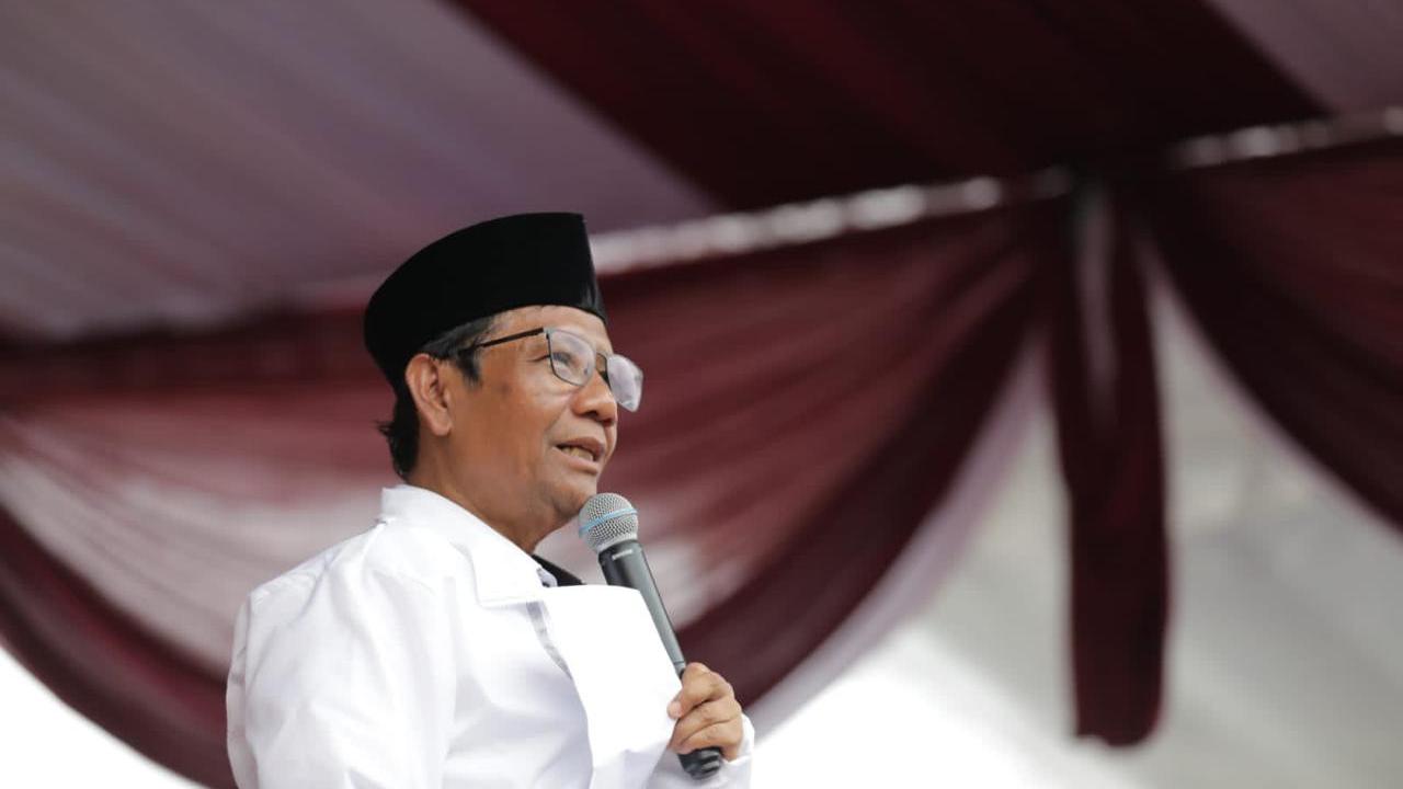 Calon Wakil Presiden nomor urut 3, Mahfud Md, dalam acara Doa Bersama dan Gebyar Budaya di Desa Sumberrejo, Kecamatan Senduro, Kabupaten Lumajang, Jawa Timur, Rabu (7/2/24) (Istimewa)