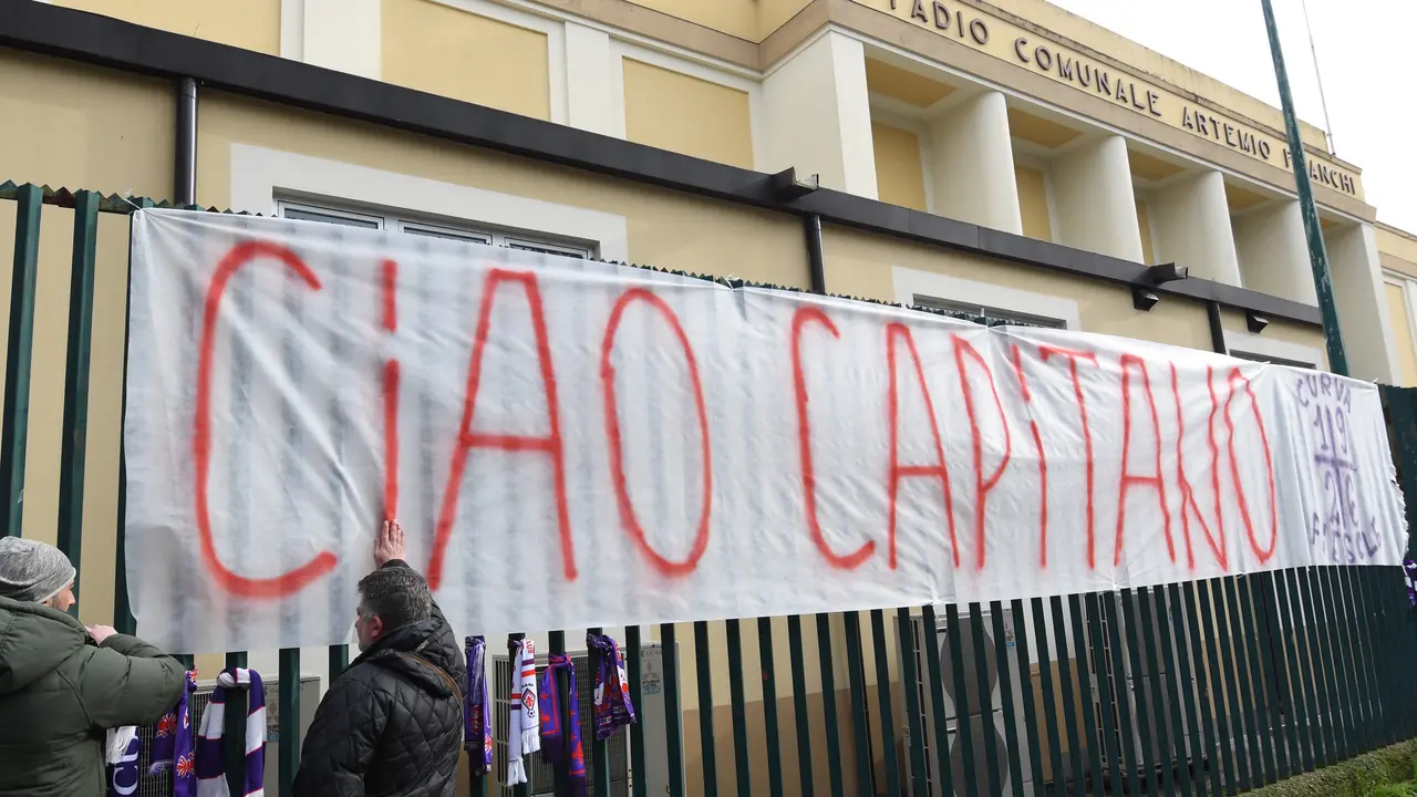 Fans Fiorentina Kenang Davide Astori