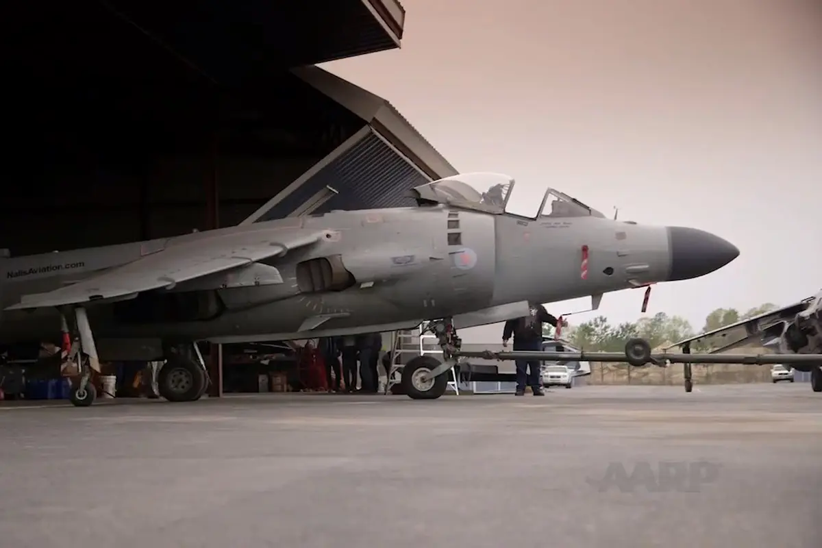 Wow, Pria Ini Miliki Koleksi Pesawat Jet Tempur Sea Harrier 