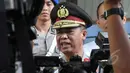 Kadiv Humas Polri Irjen Pol Anton Charliyan memberikan keterangan kepada wartawan usai menghadiri pelantikan secara tertutup Komjen Pol Budi Gunawan di Mabes Polri, Jakarta, Rabu (22/4/2015). (Liputan6.com/JohanTallo)