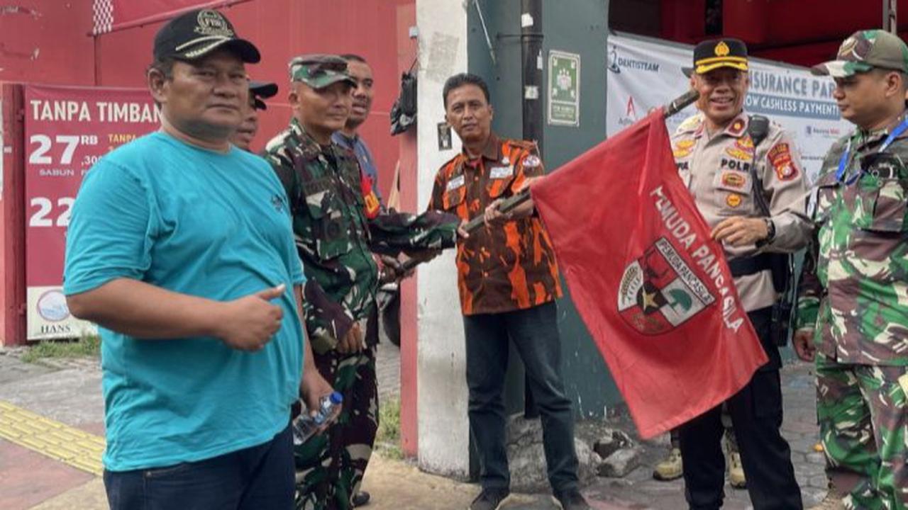 Polisi Copot Ratusan Bendara Ormas, Kapolres Jakpus: Tak Boleh Seenaknya!
