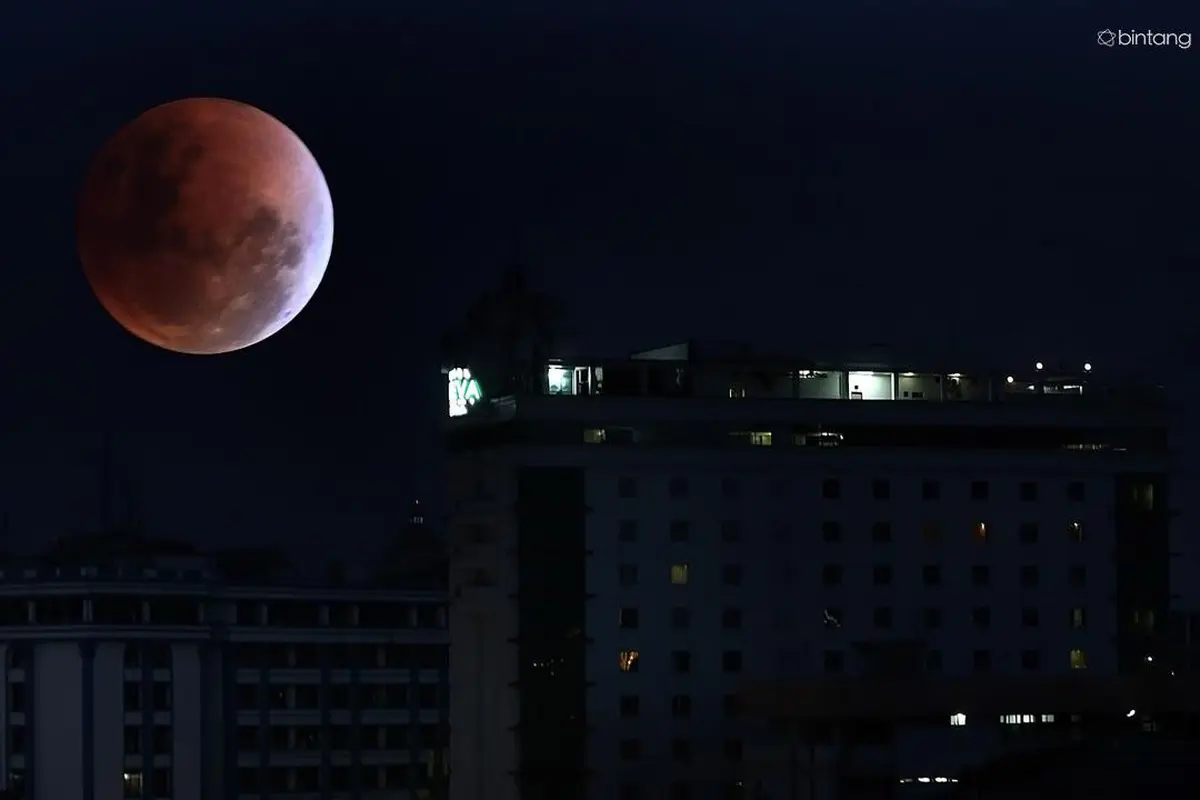 [Bintang] Niat dan Tata Cara Salat Gerhana Bulan Total