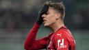 AC Milan lebih dahulu memperoleh peluang di awal babak pertama melalui Daniel Maldini. Tendangannya dari dalam kotak penalti masih mampu diblok pemain Genoa. (AP/Antonio Calanni)
