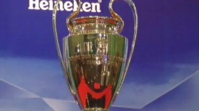 Yuk, Foto Bareng Trofi Liga Champions