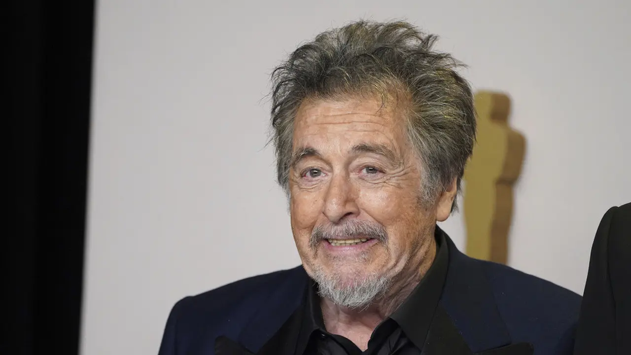 Al Pacino dalam Piala Oscar 2024. (Jordan Strauss/Invision/AP)