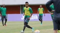 Manahati Lestusen Siap Bersaing Tembus Timnas Indonesia Piala AFF