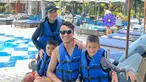 Berikut momen kebersamaan Christian Sugiono dan Titi Kamal bersama dengan anak-anak yang tengah menikmati momen liburan bersama. Sebagai pasangan selebriti, keduanya memang kerap jalani liburan bersama buah hati ke Bali. (Liputan6.com/IG/titi_kamall)